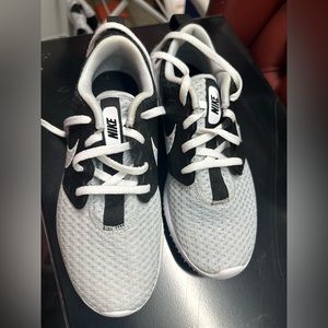 EUC- Boys Nike Golf Shoes- size 3y